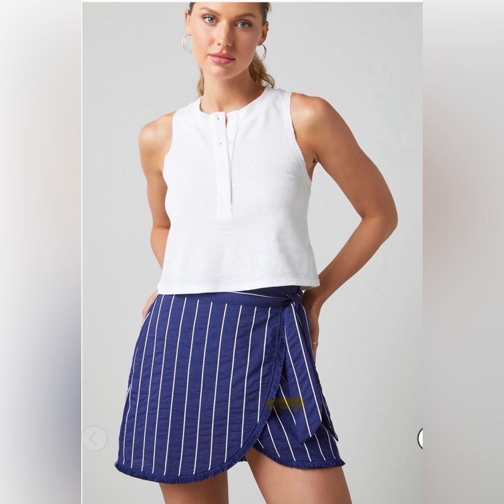 💙 New Francesca’s Jasper Navy And White Striped Wrap Mini Skirt💙